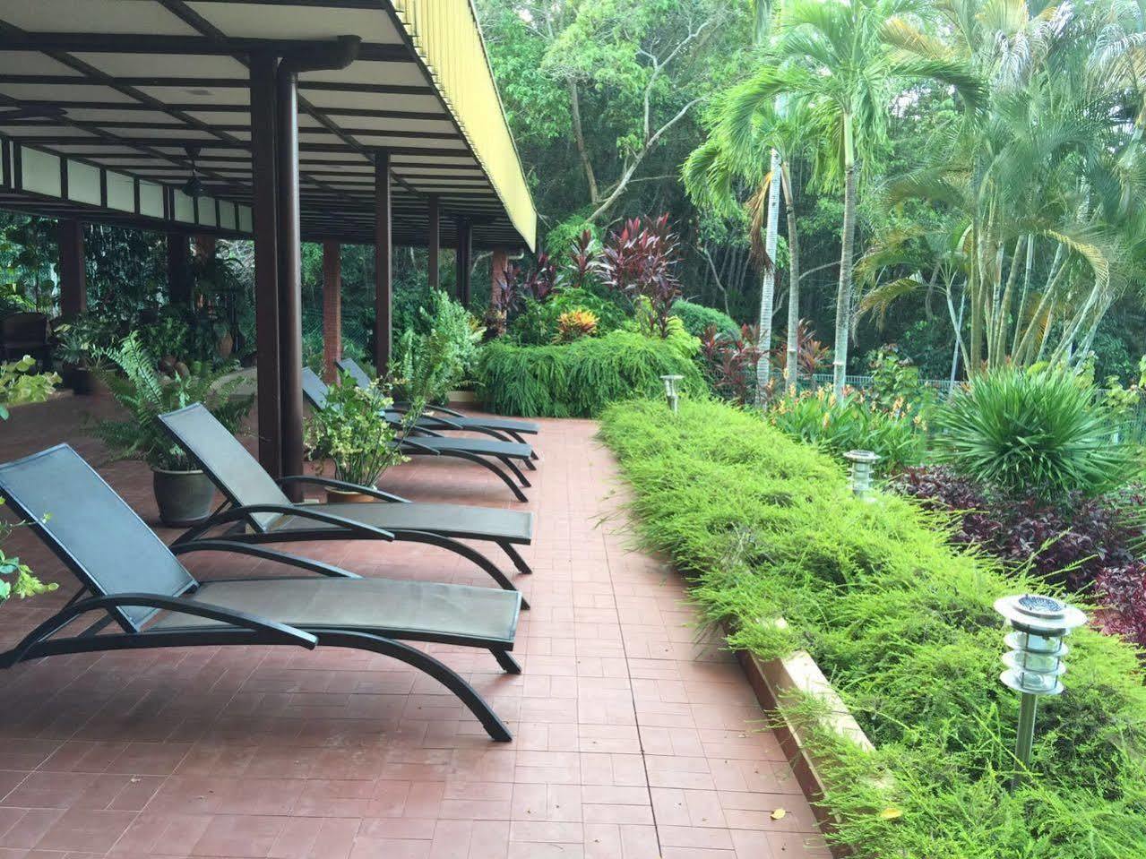 Mersing Merlin Inn Buitenkant foto