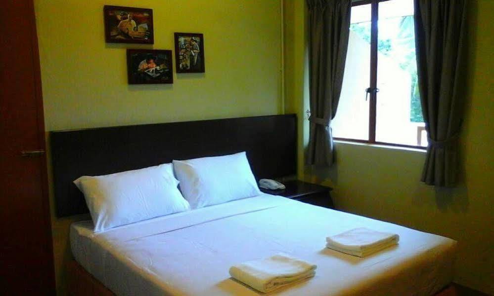 Mersing Merlin Inn Buitenkant foto
